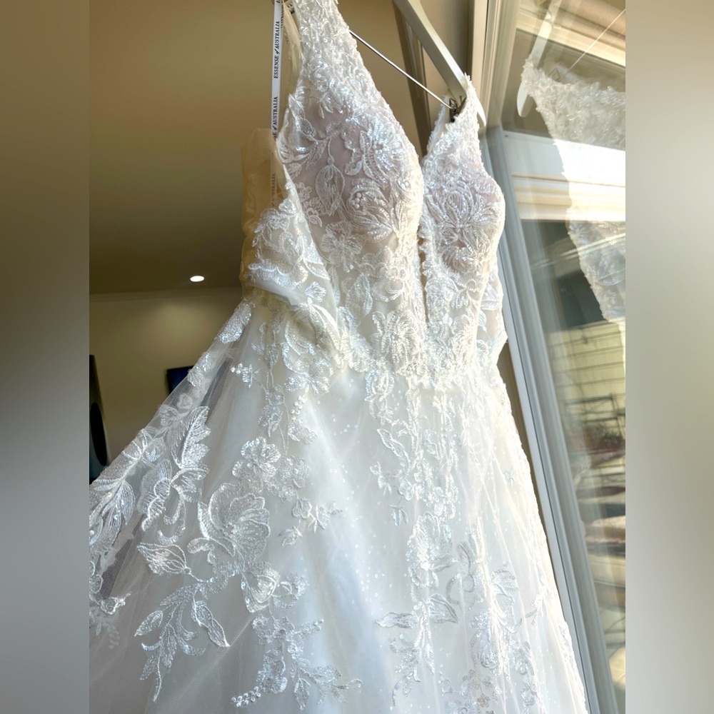Essense of Australia never-been-worn wedding dress